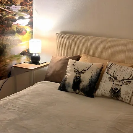 Ueber Den Daechern Von Διαμέρισμα *